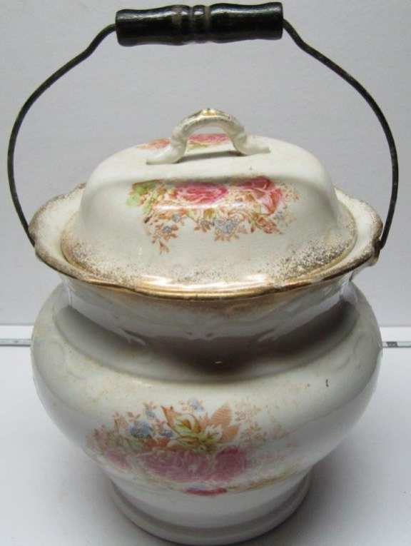 China pot with lid