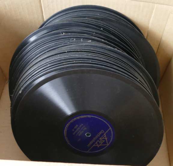 Lot of 43 78 RPM records for Victrola