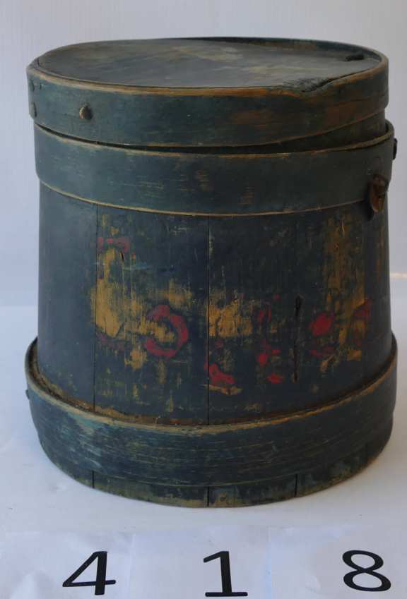 Small Wooden Keg with Lid