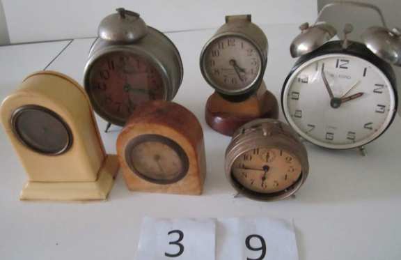 6 assorted clocks