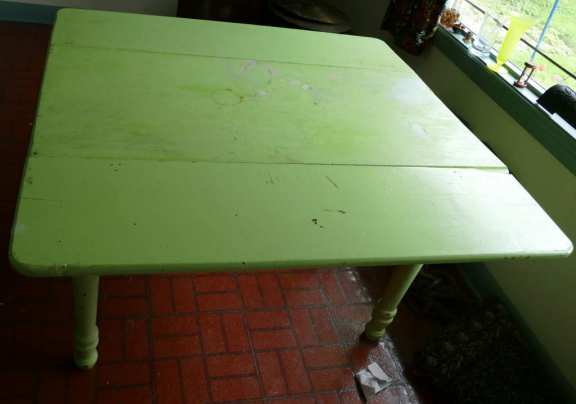 Drop leaf table