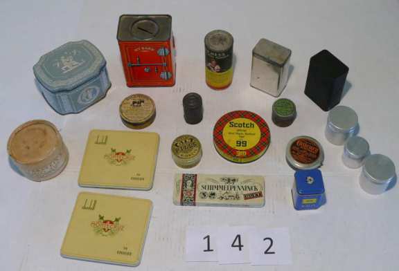 Lot of tins