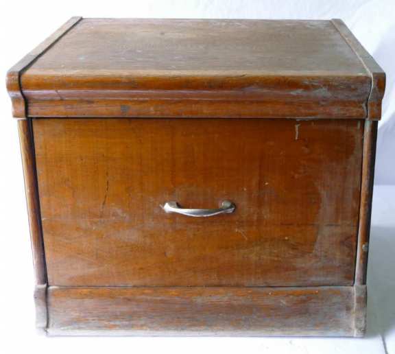 Small Oak Cabinet with one drawer