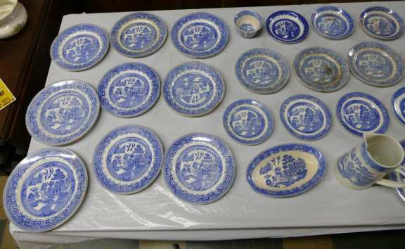 Vintage Blue Willow Pattern Dishes